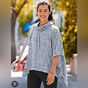 Athleta Techie Sweet Blissful Poncho Heather Gray Size Small